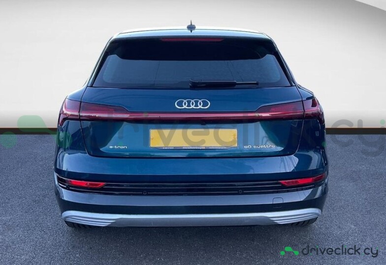 Audi e-tron Синий