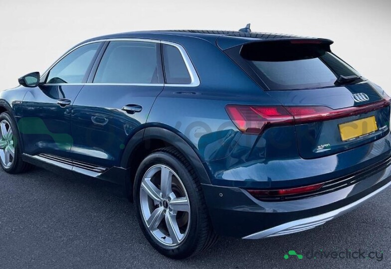 Audi e-tron Синий