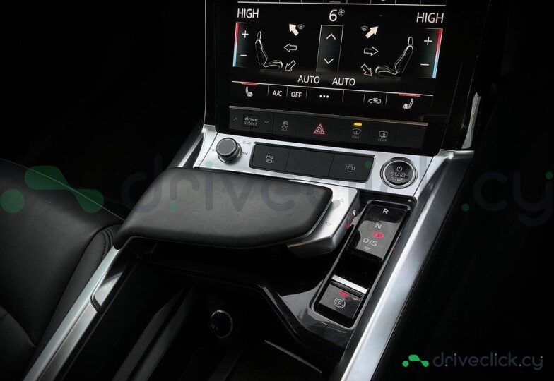 Audi e-tron Синий