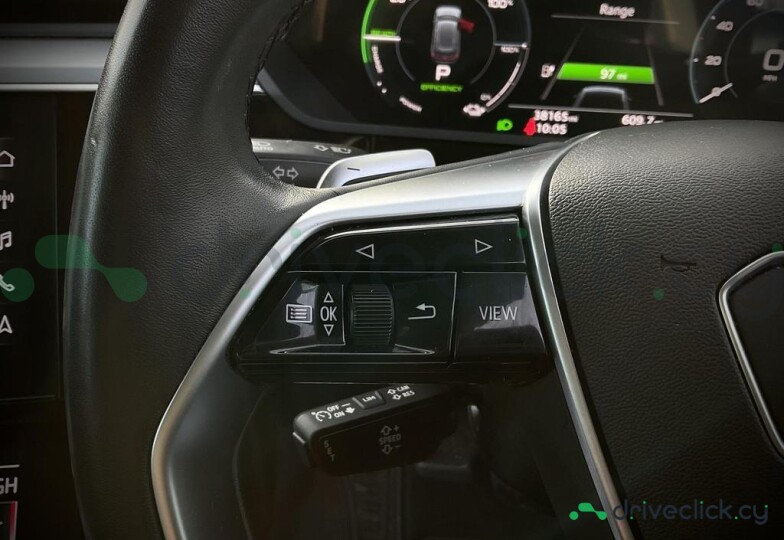 Audi e-tron Синий