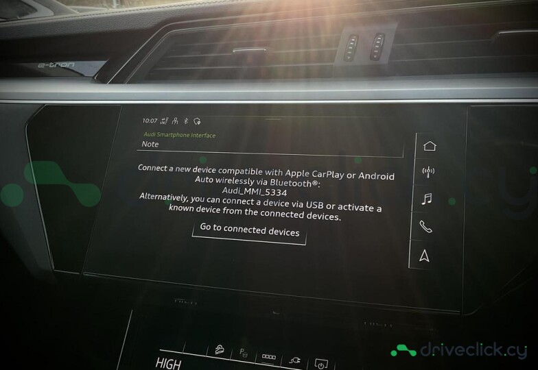Audi e-tron Синий