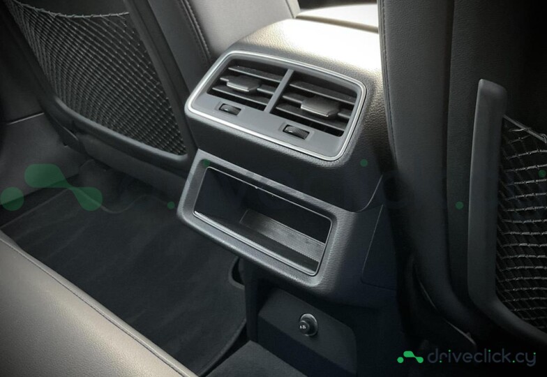 Audi e-tron Синий