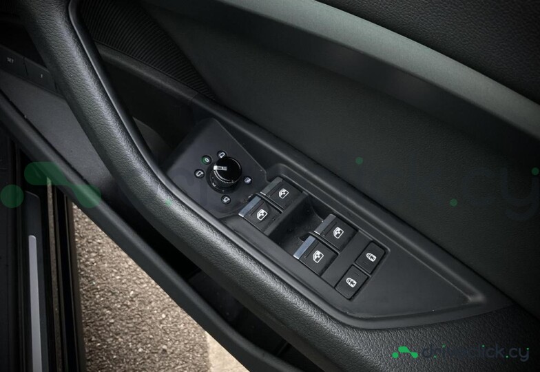 Audi e-tron Синий