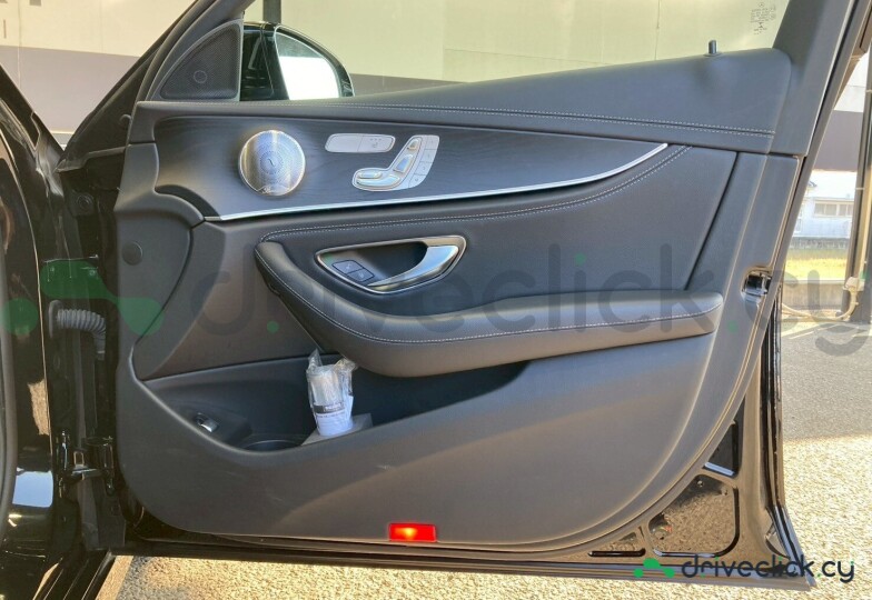 Mercedes E-class Черный