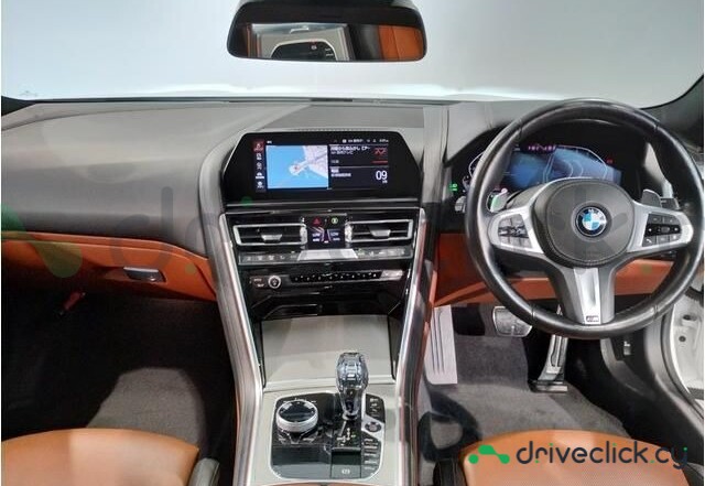 BMW 8 series Белый
