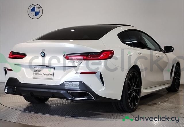 BMW 8 series Белый