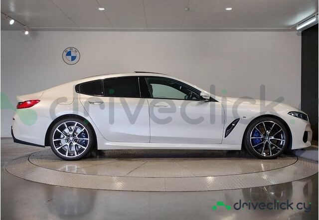 BMW 8 series Белый