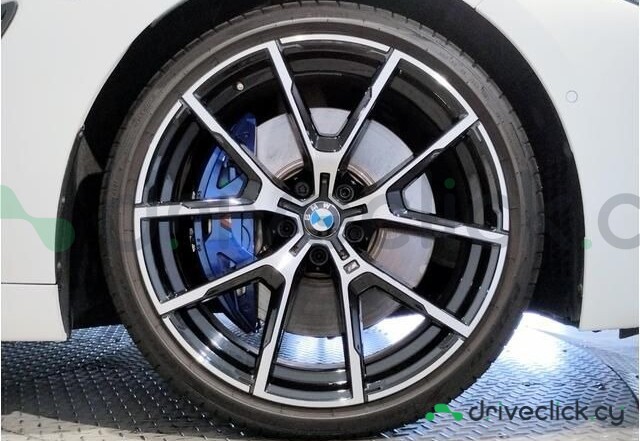 BMW 8 series Белый