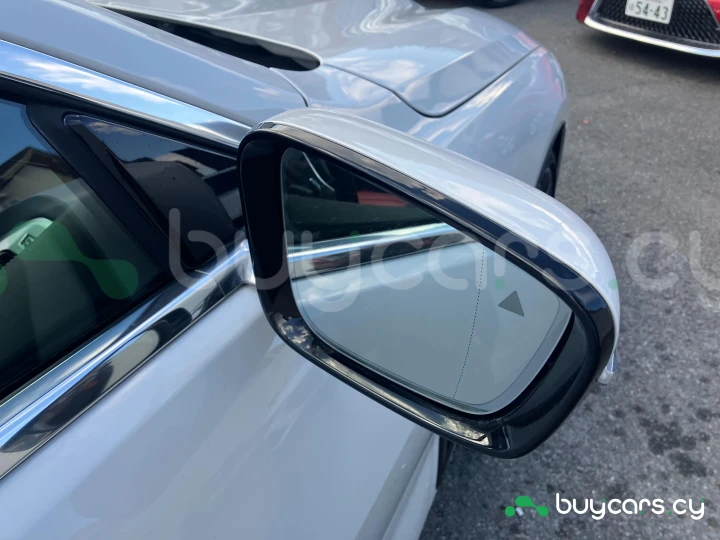 BMW 8 series Белый