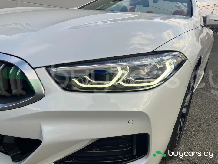 BMW 8 series Белый