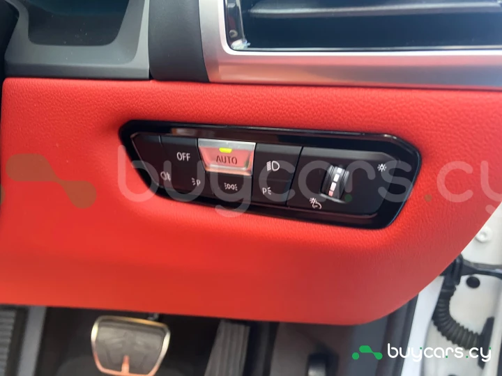 BMW 8 series Белый