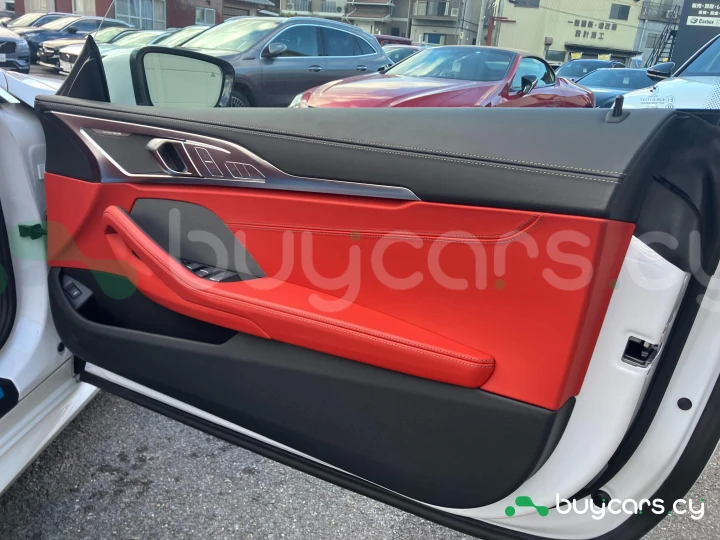 BMW 8 series Белый