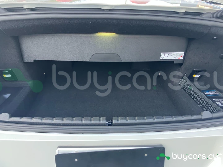 BMW 8 series Белый