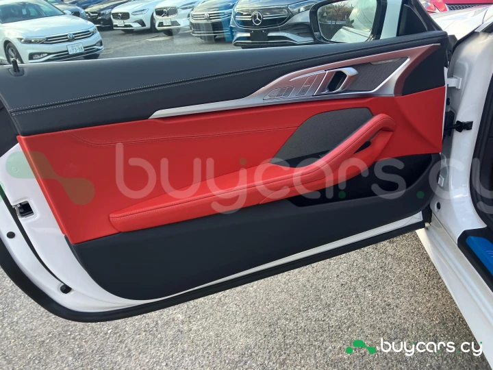 BMW 8 series Белый