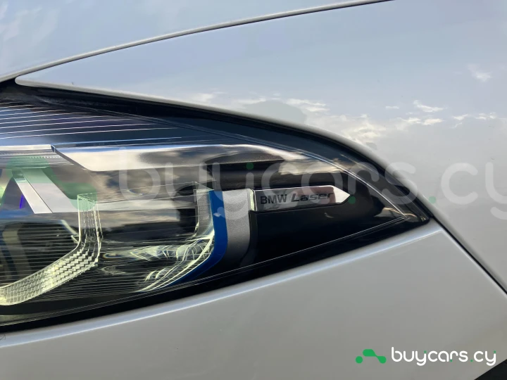 BMW 8 series Белый