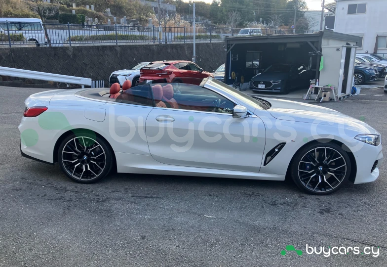 BMW 8 series Белый