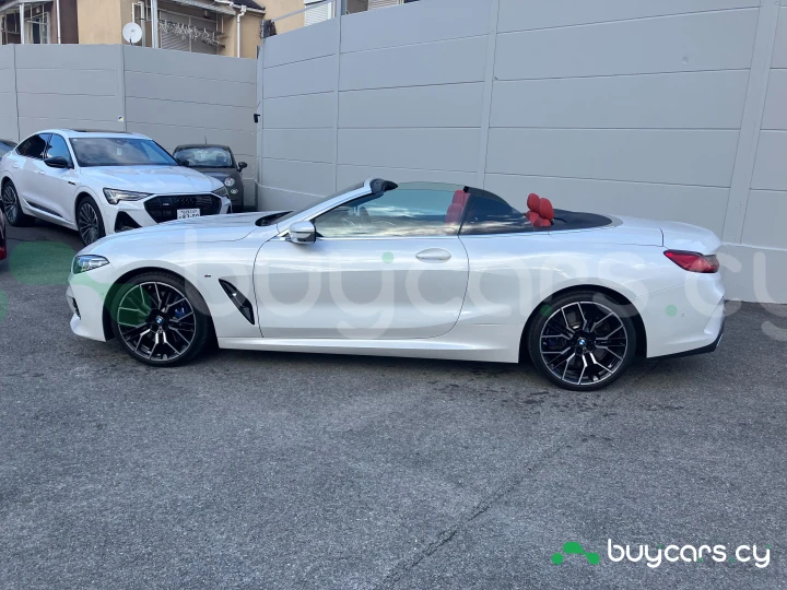 BMW 8 series Белый