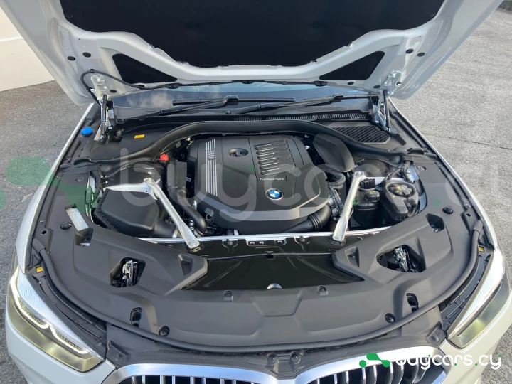 BMW 8 series Белый