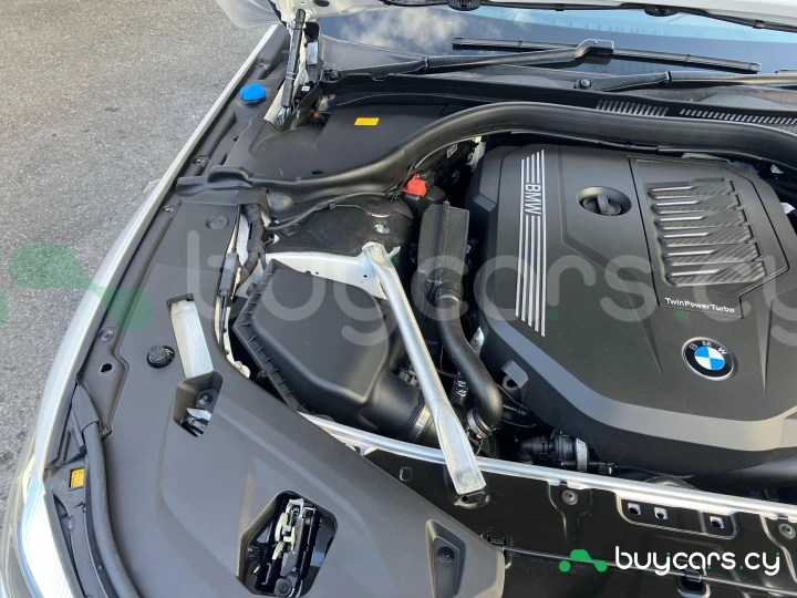 BMW 8 series Белый