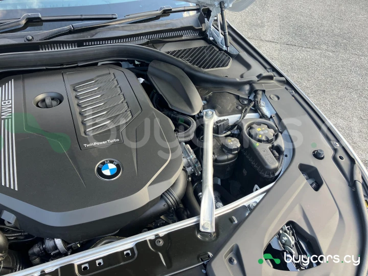 BMW 8 series Белый