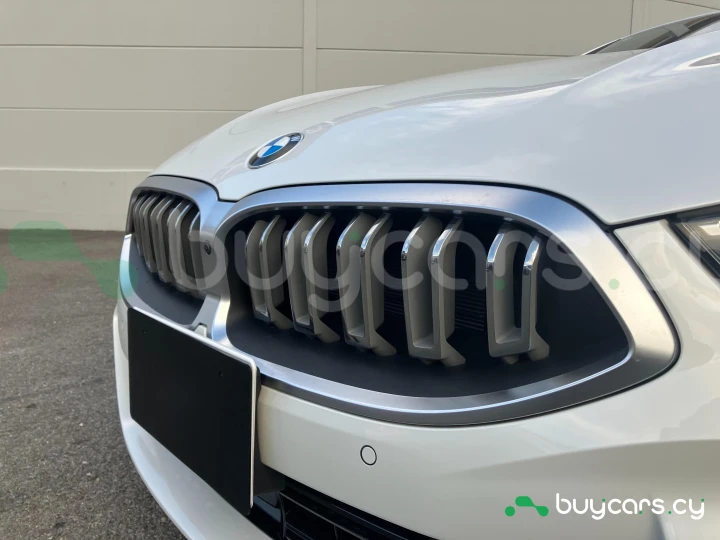 BMW 8 series Белый