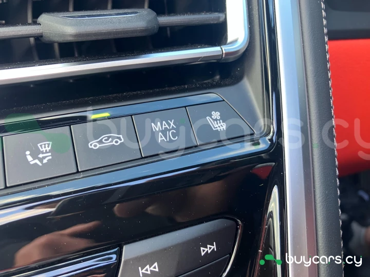 BMW 8 series Белый