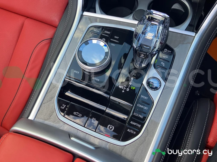 BMW 8 series Белый