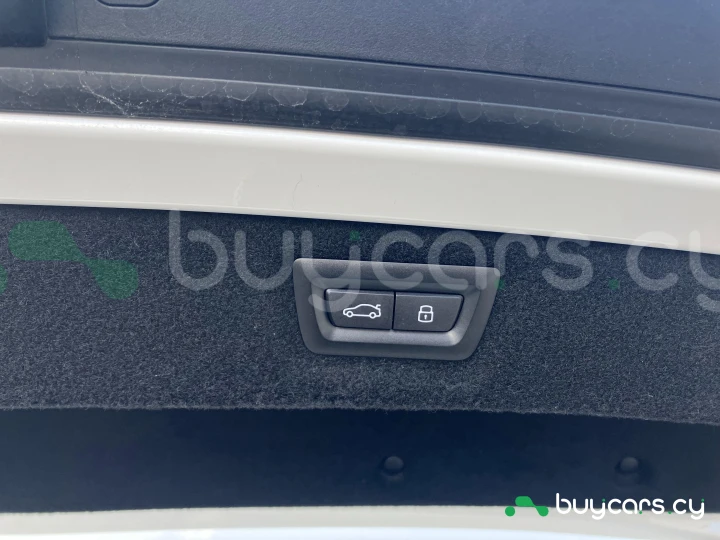 BMW 8 series Белый