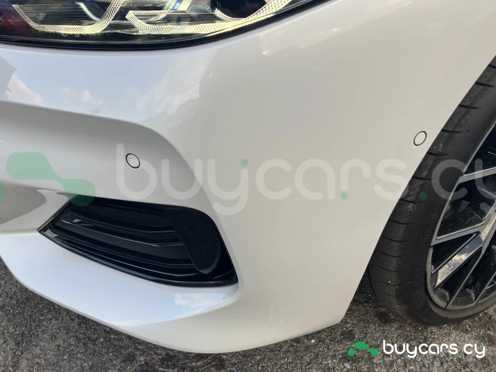 BMW 8 series Белый