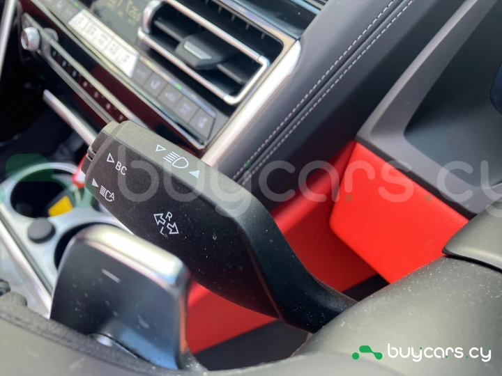 BMW 8 series Белый