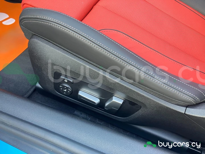 BMW 8 series Белый