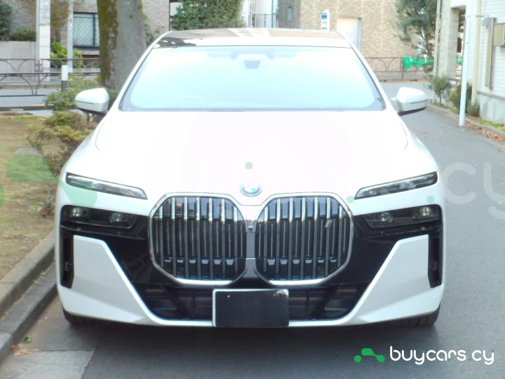 BMW i7 Белый
