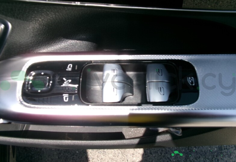 Mercedes EQE Черный