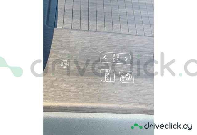 Nissan Ariya Белый