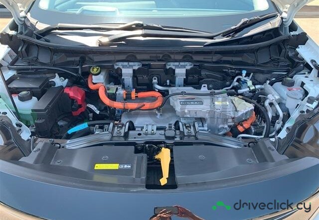 Nissan Ariya Белый