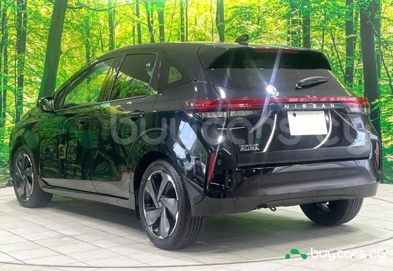 Nissan Aura Black