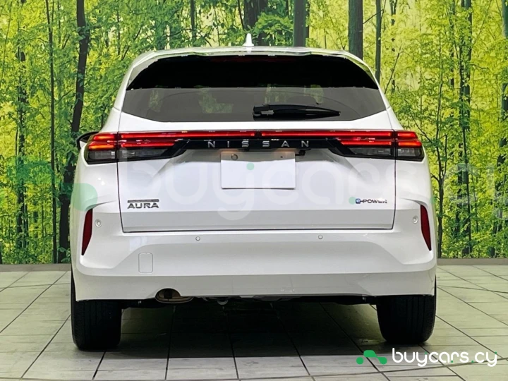Nissan Aura White