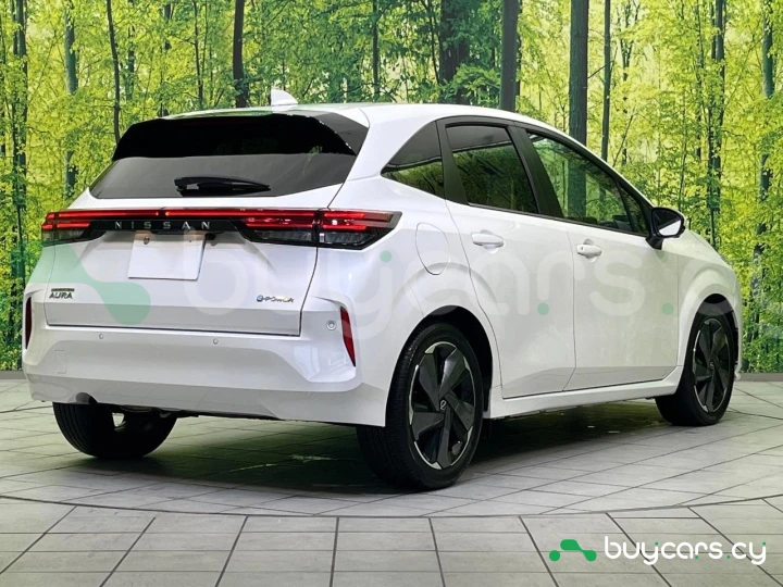 Nissan Aura White
