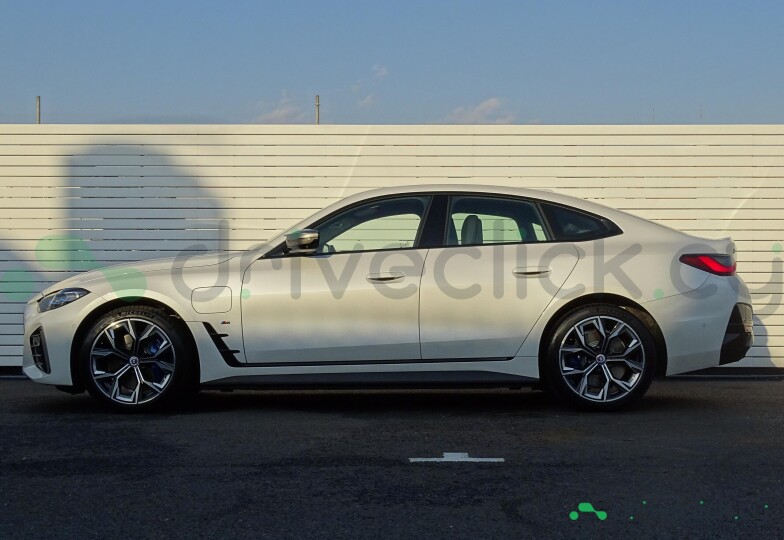 BMW i4 White