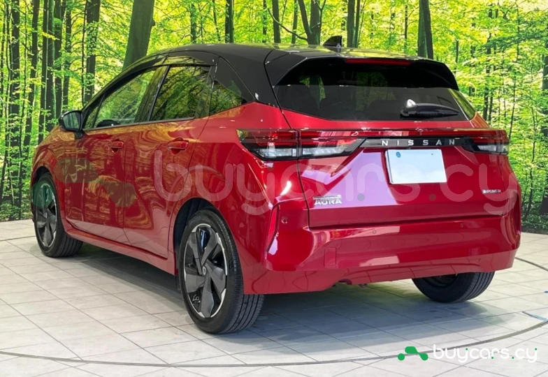 Nissan Aura Red