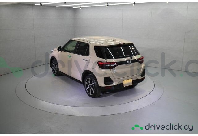 Daihatsu Rocky Бежевый