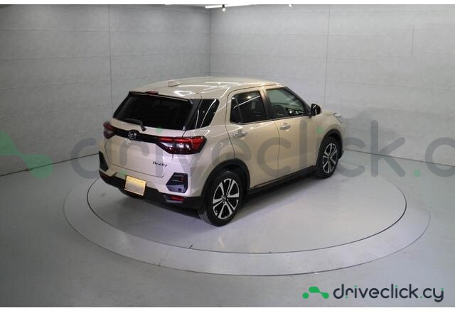 Daihatsu Rocky Бежевый