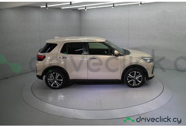 Daihatsu Rocky Бежевый