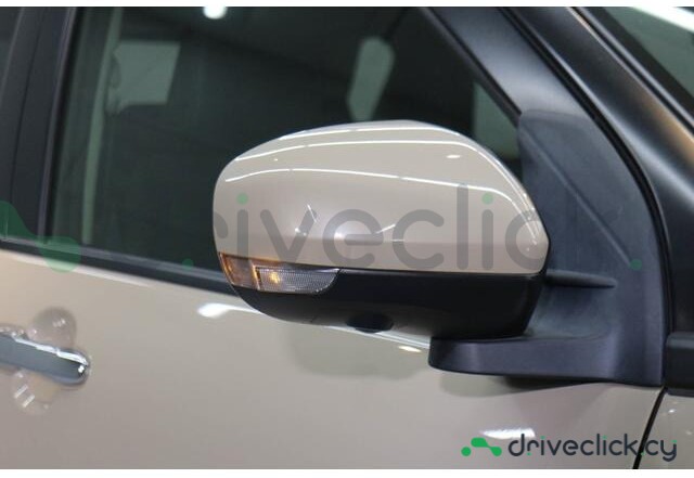 Daihatsu Rocky Бежевый