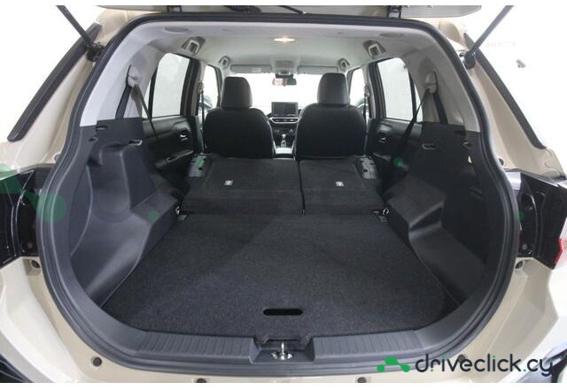 Daihatsu Rocky Бежевый