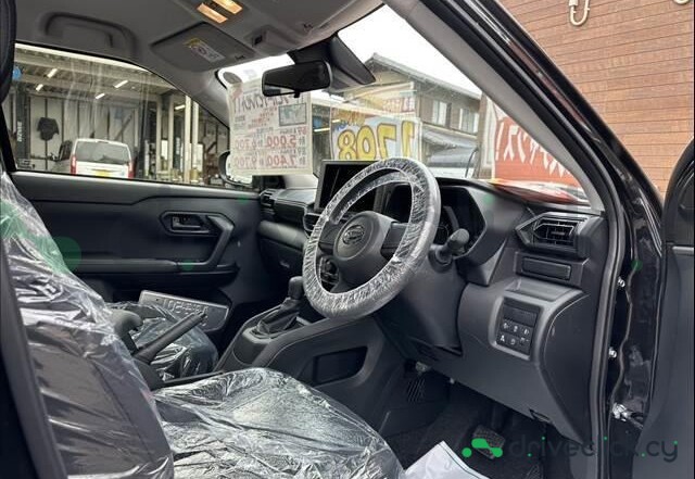Daihatsu Rocky Black
