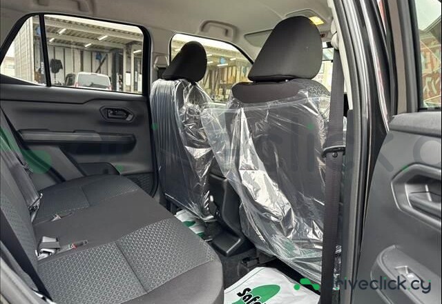 Daihatsu Rocky Black