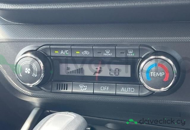 Daihatsu Rocky Белый