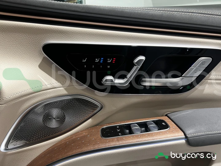 Mercedes EQS SUV Серый