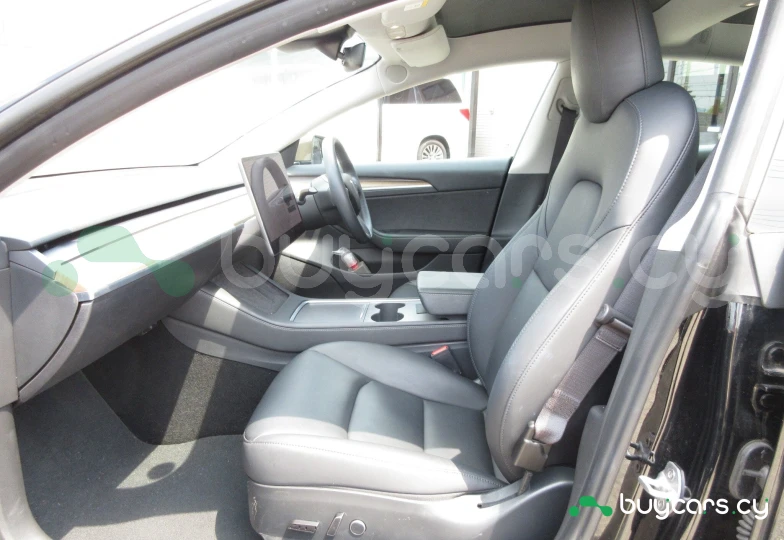 Tesla Model 3 Черный